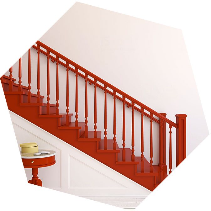 Дубовая лестница красного цвета